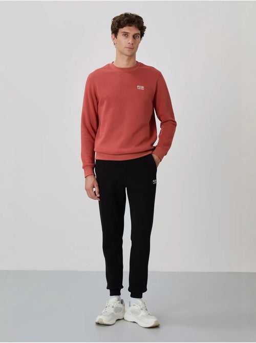 Ensemble homme sweat et pantalon à col rond manches longues tommy - Kiabi Ensemble homme sweat et pantalon à col rond manches longues tommy - Kiabi