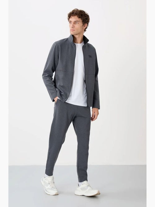 Ensemble homme sweat et pantalon à col zippé tommy - Kiabi Ensemble homme sweat et pantalon à col zippé tommy - Kiabi