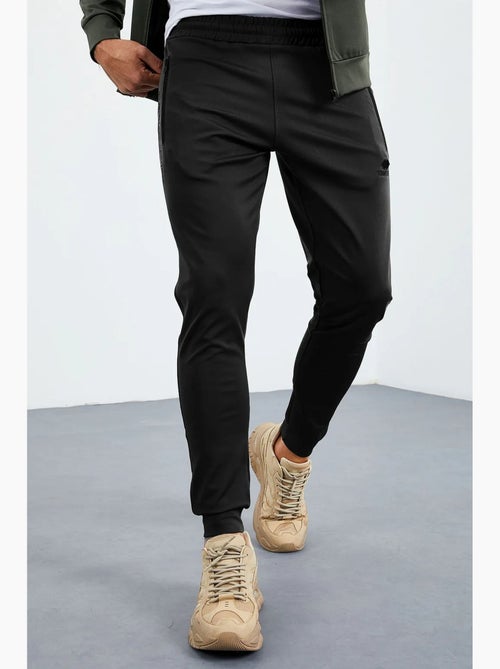 Ensemble homme sweat et pantalon en maille scuba tommy - Kiabi Ensemble homme sweat et pantalon en maille scuba tommy - Kiabi