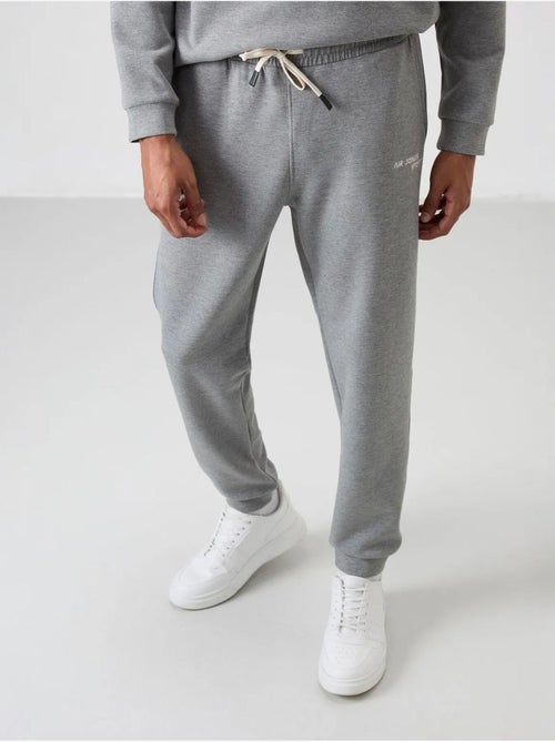 Ensemble homme sweat-shirt et pantalon à manches longues tommy - Kiabi Ensemble homme sweat-shirt et pantalon à manches longues tommy - Kiabi