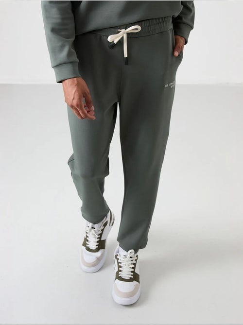 Ensemble homme sweat-shirt et pantalon à manches longues tommy - Kiabi Ensemble homme sweat-shirt et pantalon à manches longues tommy - Kiabi