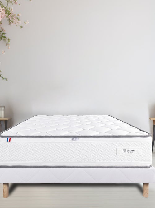 Ensemble literie ferme 20 cm en mousse haute densité avec sommier tapissier blanc - Kiabi Ensemble literie ferme 20 cm en mousse haute densité avec sommier tapissier blanc - Kiabi