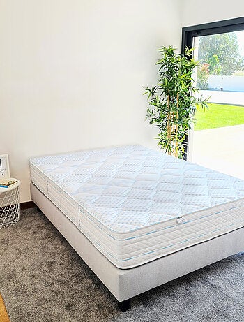 Ensemble literie mousse mémoire de forme 24 cm + sommier gris