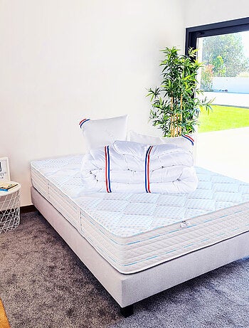 Ensemble literie mousse mémoire de forme 24 cm + sommier gris + oreillers + couette