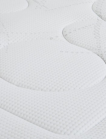 Ensemble matelas ressorts et mémoire de forme, sommier et pieds Rêve 600