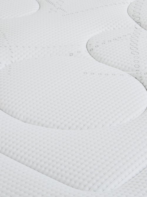 Ensemble matelas ressorts et mémoire de forme, sommier, pieds, couette et oreiller Rêve 600 - Kiabi
