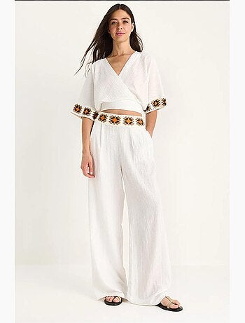 Ensemble pantalon court taille haute avec ceinture et col croisé en tricot bianco lucci