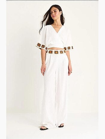 Ensemble pantalon court taille haute avec ceinture et col croisé en tricot bianco lucci