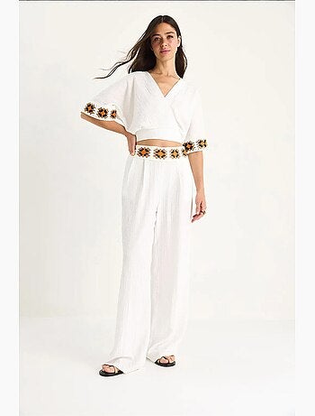 Ensemble pantalon court taille haute avec ceinture et col croisé en tricot bianco lucci