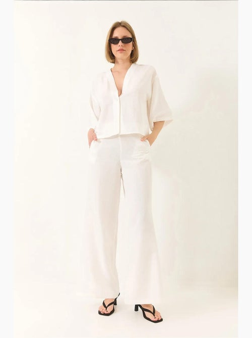 Ensemble pantalon kimono palazzo en lin à col en v et manches chauve-souris lucci - Kiabi Ensemble pantalon kimono palazzo en lin à col en v et manches chauve-souris lucci - Kiabi
