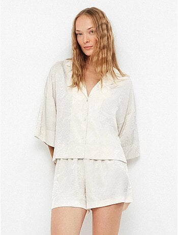 Ensemble pyjama short et chemise en tissu jacquard satiné