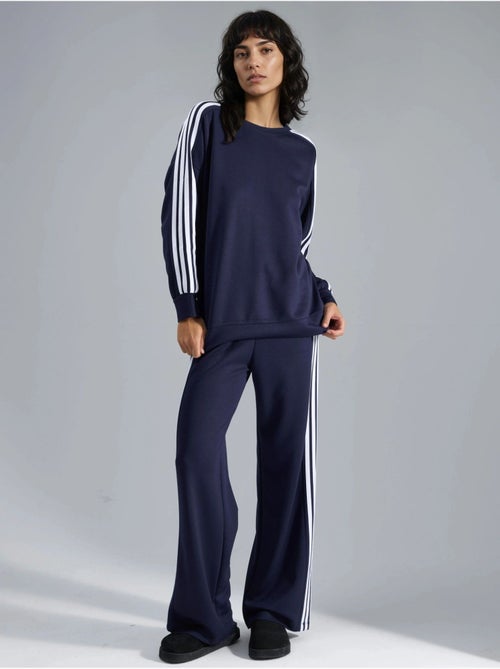 Ensemble sweat-shirt rayé à col rond et pantalon droit - Kiabi Ensemble sweat-shirt rayé à col rond et pantalon droit - Kiabi