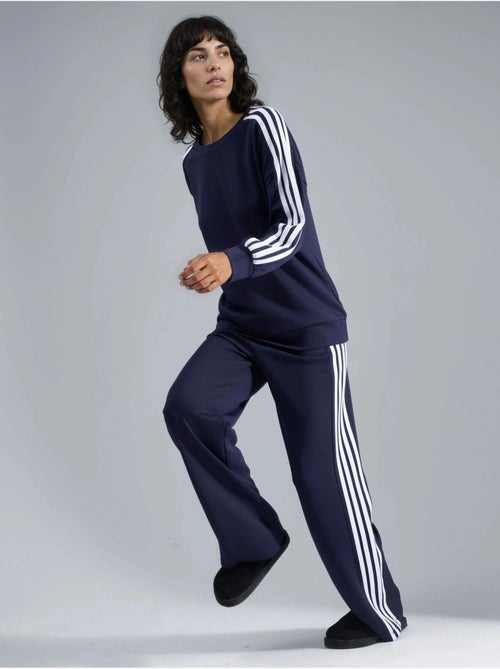 Ensemble sweat-shirt rayé à col rond et pantalon droit - Kiabi Ensemble sweat-shirt rayé à col rond et pantalon droit - Kiabi