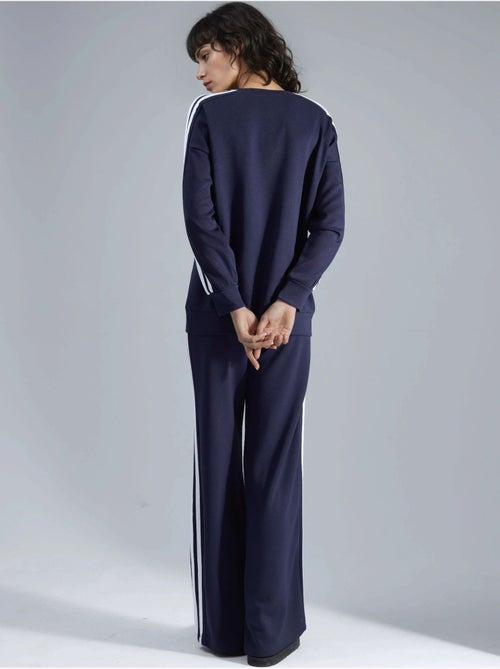 Ensemble sweat-shirt rayé à col rond et pantalon droit - Kiabi Ensemble sweat-shirt rayé à col rond et pantalon droit - Kiabi