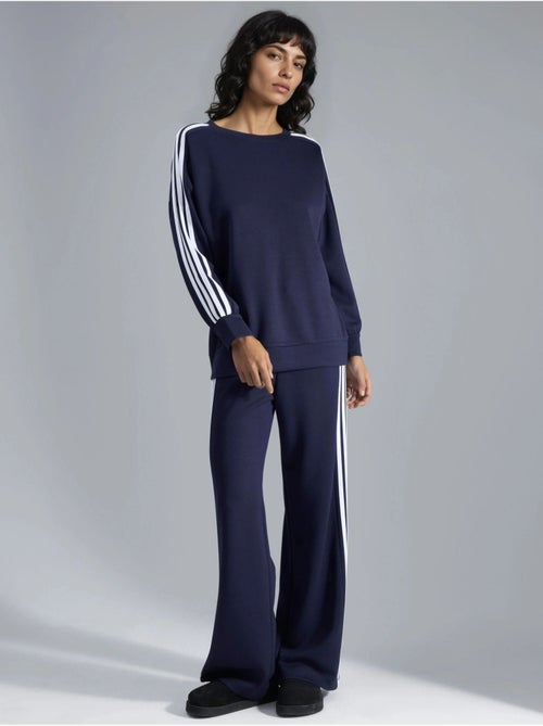 Ensemble sweat-shirt rayé à col rond et pantalon droit - Kiabi Ensemble sweat-shirt rayé à col rond et pantalon droit - Kiabi