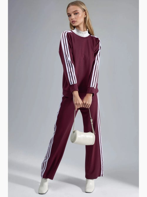 Ensemble sweat-shirt rayé à col rond et pantalon droit hiccup - Kiabi Ensemble sweat-shirt rayé à col rond et pantalon droit hiccup - Kiabi