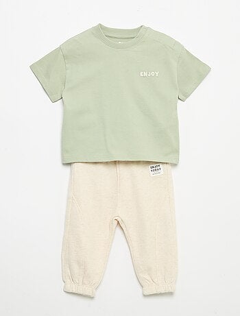 Ensemble T-shirt + pantalon de jogging