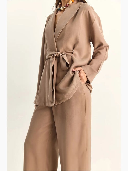 Ensemble taille haute avec détail nœud et col châle lucci - Kiabi Ensemble taille haute avec détail nœud et col châle lucci - Kiabi