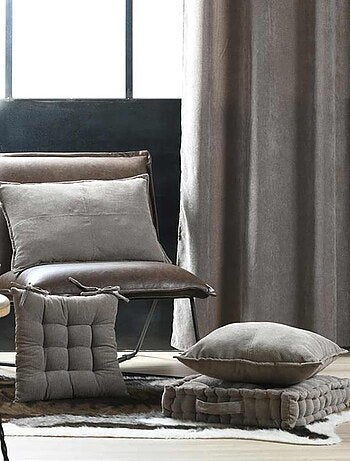 Épais coussin de sol en velours côtelé