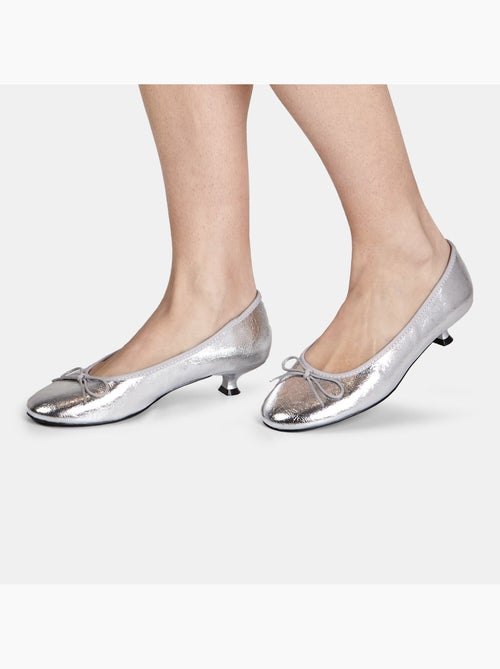 Escarpins à talon bas et bout rond avec nœud - Kiabi