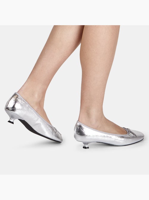 Escarpins à talon bas et bout rond avec nœud - Kiabi