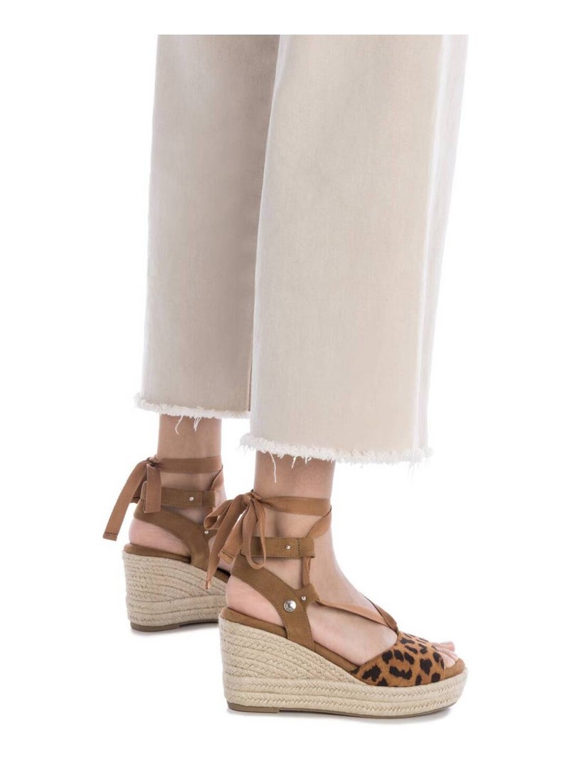 Espadrilles compensées pour femme avec fermeture à rubans Camel - Kiabi
