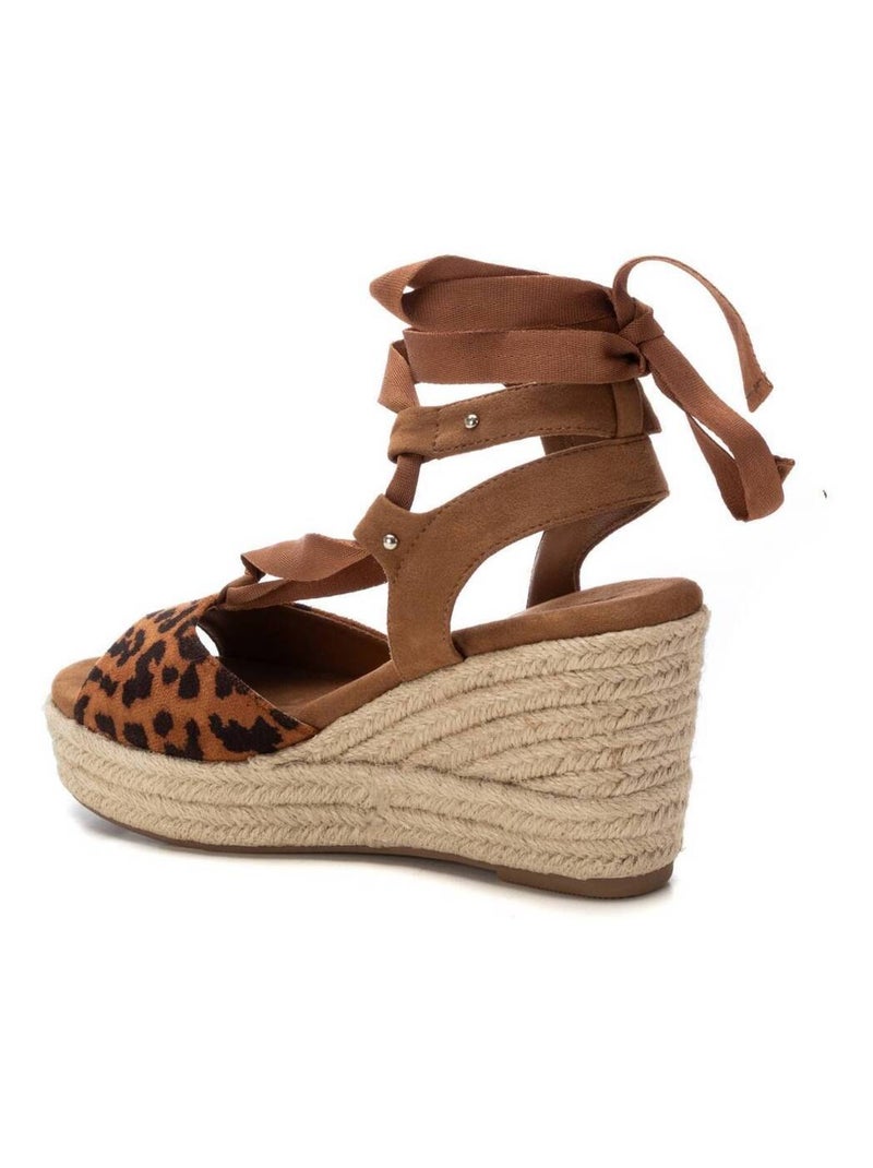 Espadrilles compensées pour femme avec fermeture à rubans Camel - Kiabi