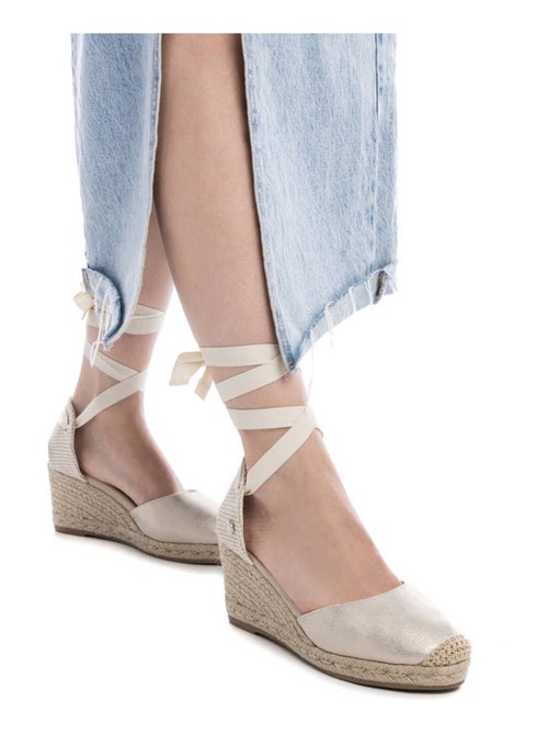 Espadrilles compensées pour femme avec fermeture à rubans - Kiabi Espadrilles compensées pour femme avec fermeture à rubans - Kiabi