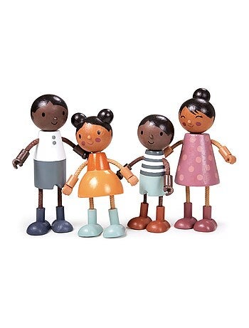 Famille de poupées en bois