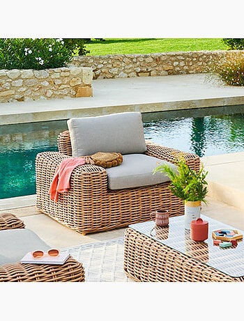 Fauteuil de jardin en résine tressée avec coussins savinia