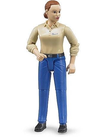 Femme à la peau claire et pantalon bleu