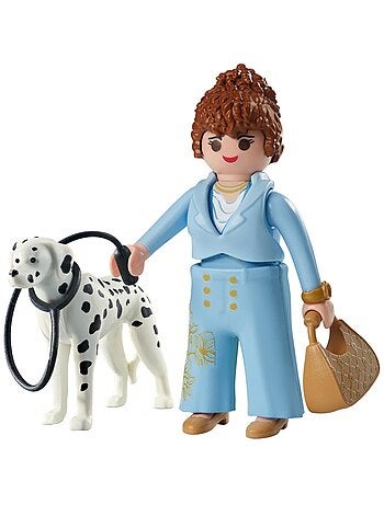 Femme d'affaire avec sac à main et son Dalmatien