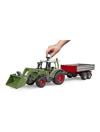 Fendt Vario 211 avec chargeur frontal et remorque à ridelle