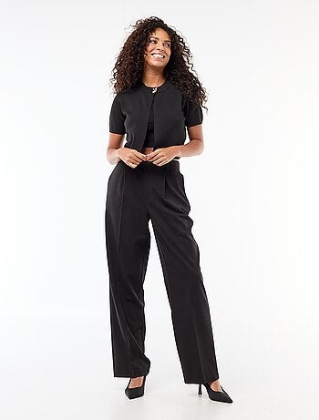 Fermeture par bijou doré au col