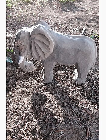 Figurine eléphant en bois