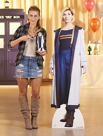 Figurine en carton DOCTOR WHO Jodie Whittaker (13 Docteur) Lifesize Carton Cutout Doctor Who Hauteur