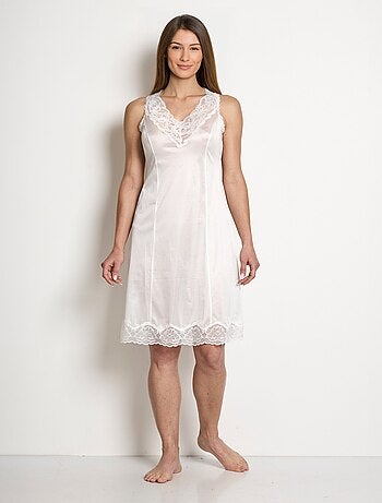Fond de robe satiné antistatique et dentelle