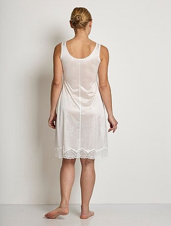 Fond de robe satiné antistatique et dentelle