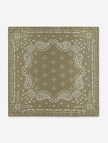 Foulard à motifs