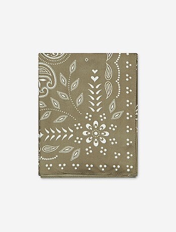 Foulard à motifs
