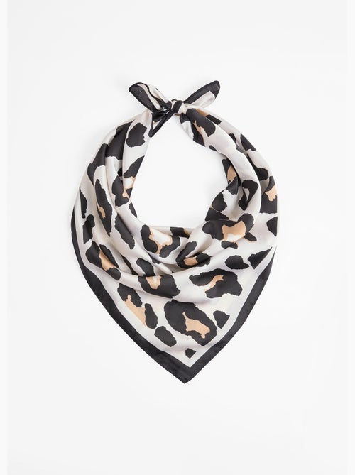 Foulard carré satin, grand motif léopard - afibel - Kiabi Foulard carré satin, grand motif léopard - afibel - Kiabi