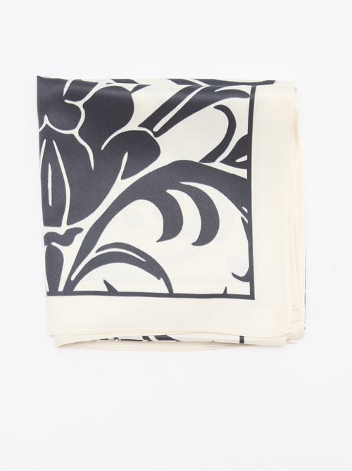 Foulard en satin fantaisie (65x65 cm) - Kiabi