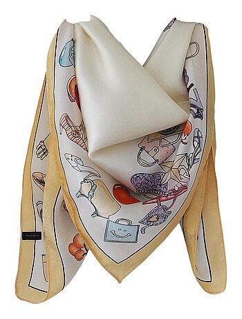 Foulard Polysatin BOJKA – Carré Satiné Élégant