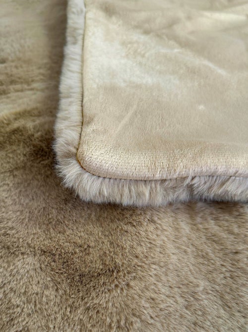 Future Home - Plaid fausse fourrure 130x180 cm - Kiabi Future Home - Plaid fausse fourrure 130x180 cm - Kiabi