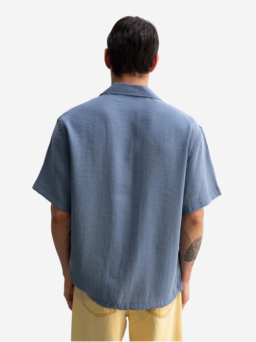 Giesto chemise en crêpe avec détail noué coupe décontractée pour homme - Kiabi Giesto chemise en crêpe avec détail noué coupe décontractée pour homme - Kiabi
