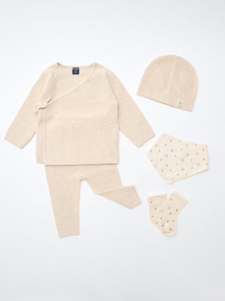 GIFTBOX brassière + pantalon + chaussettes + bonnet + bavoir