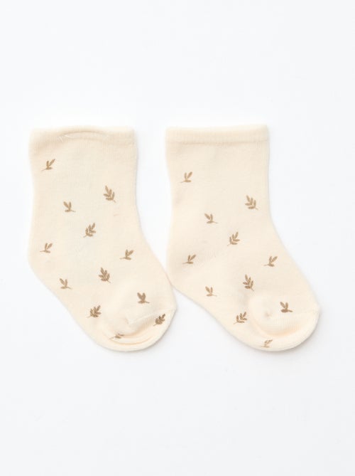 GIFTBOX brassière + pantalon + chaussettes + bonnet + bavoir - Kiabi