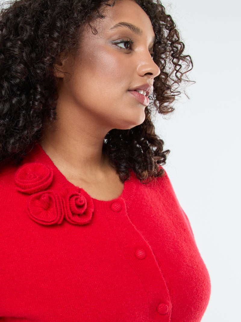 Gilet à manches manches courtes avec broderies fleurs à l'épaule Rouge - Kiabi