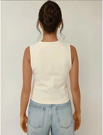 Gilet ajusté à col ras du cou avec détails boutonnés