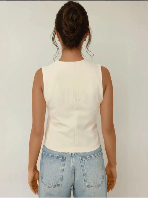 Gilet ajusté à col ras du cou avec détails boutonnés - Kiabi Gilet ajusté à col ras du cou avec détails boutonnés - Kiabi